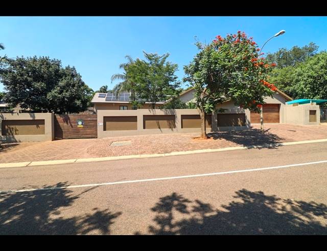 5 BEDROOM HOUSE FOR SALE IN PROTEA PARK